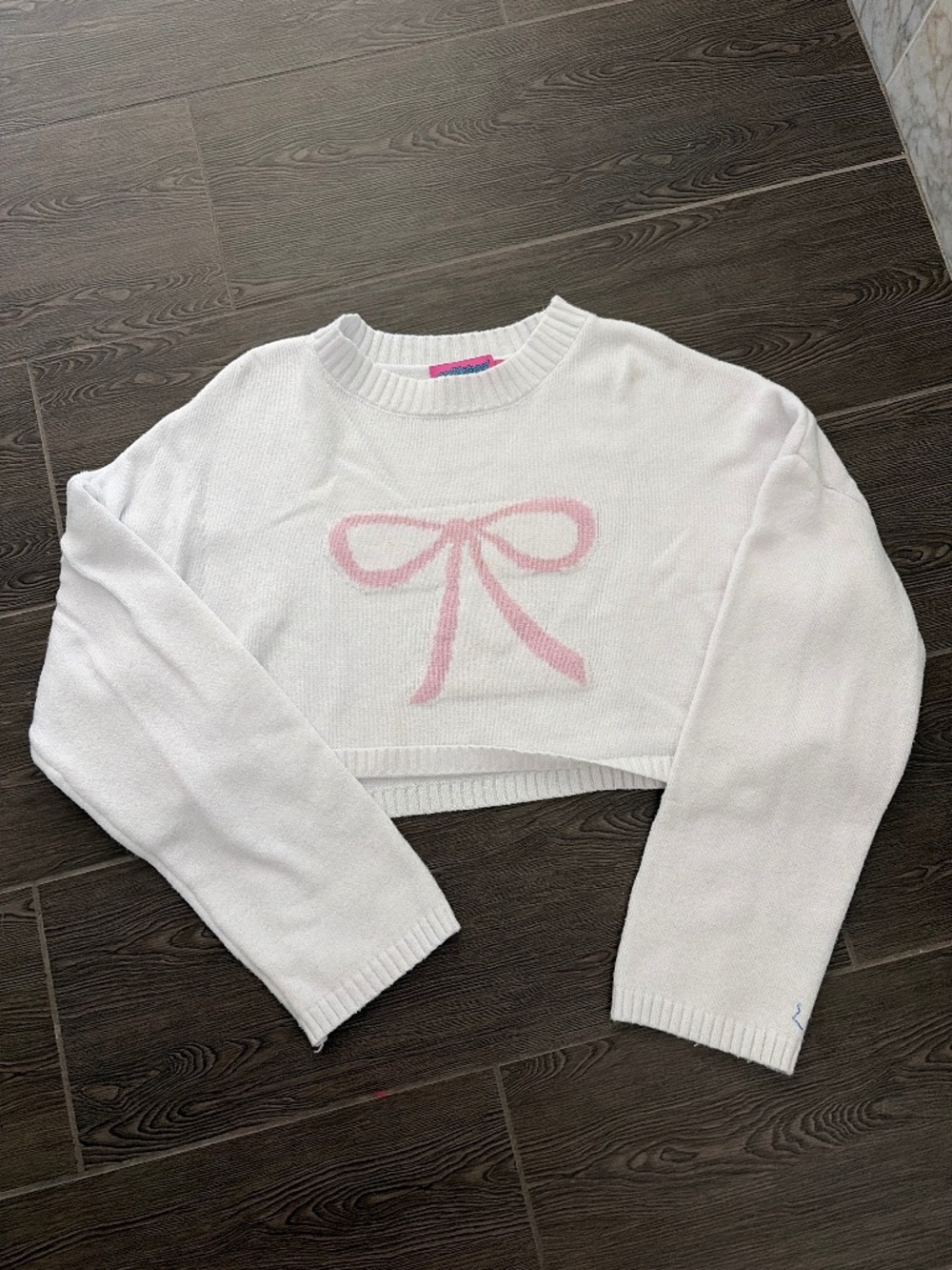 Cropped White Sweater with Pink Bow Design